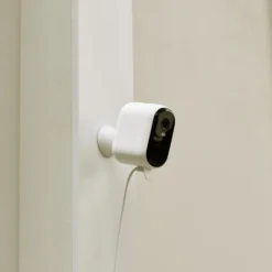 Arlo Essential 2 Outdoor cable
