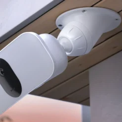 Arlo Takfäste till Arlo Floodlight