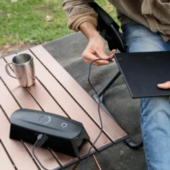 Ctek CS Free Bärbar batteriladdare och starthjälp