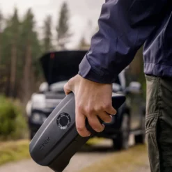 Ctek CS Free Bärbar batteriladdare och starthjälp
