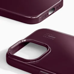 IDEAL OF SWEDEN Slim MagSafe Case – iPhone 13, 14, 15, 16e och 17e Glossy Cherry