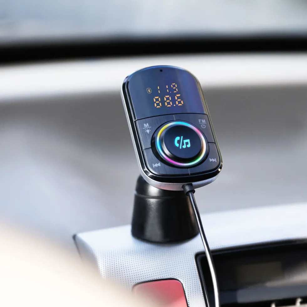 Linocell FM-sändare med Bluetooth och snabbladdning