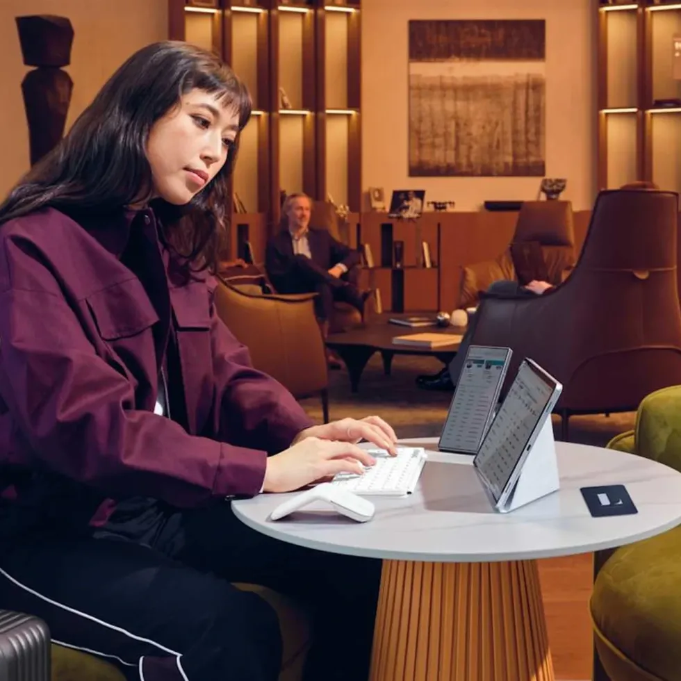 Logitech Mobi Fold hopfällbar trådlös mus Off-white