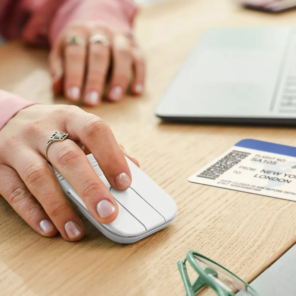 Logitech Mobi Fold hopfällbar trådlös mus Off-white