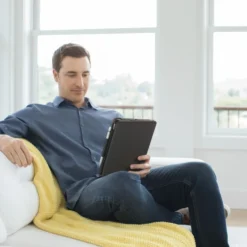 Logitech Slim Folio Tangentbordsfodral för iPad 10,2