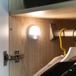 Luxorparts Garderobsbelysning med rörelsedetektor