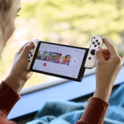 Nintendo Switch (OLED) Spelkonsol 7” Röd/Blå