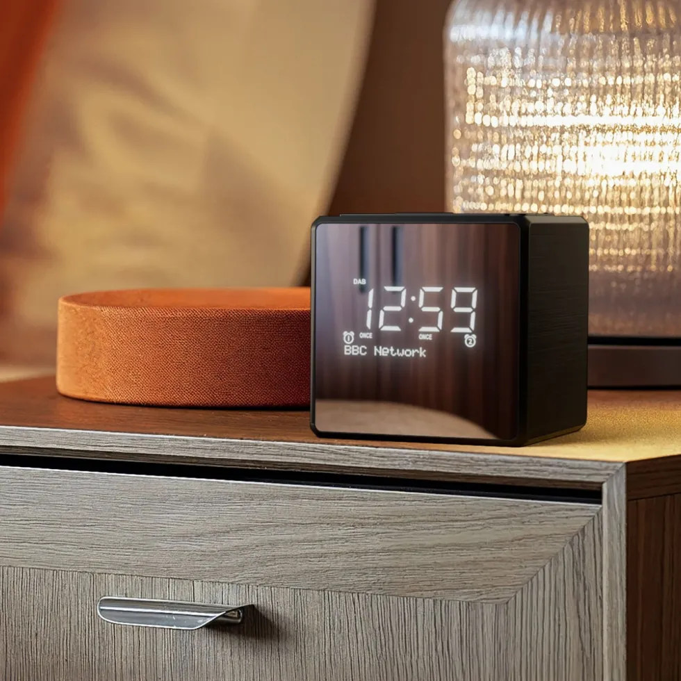 Philips R4600 DAB+-klockradio med USB-C-laddning