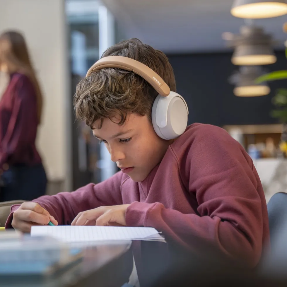 Philips Trådlösa over-ear-hörlurar för barn med brusreducering Beige