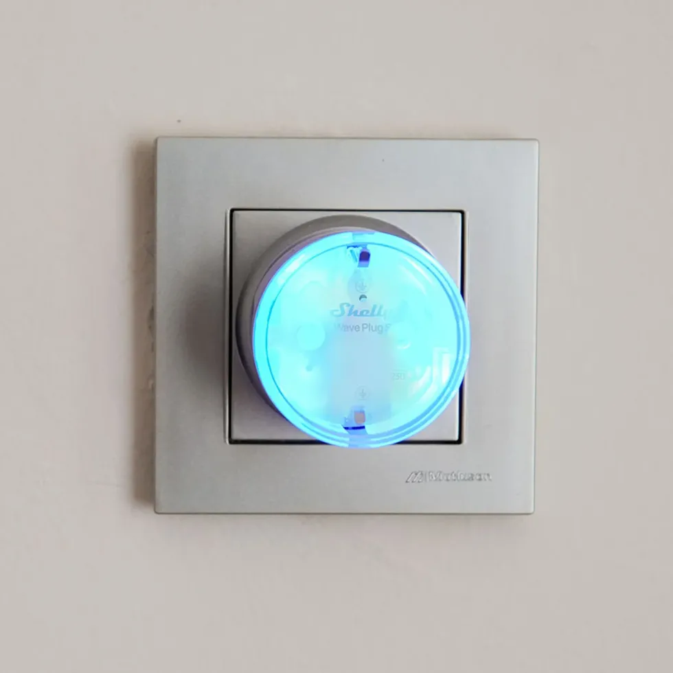 Shelly Wave Plug S LR – smart Z-Wave-plugg med energimätning Vit