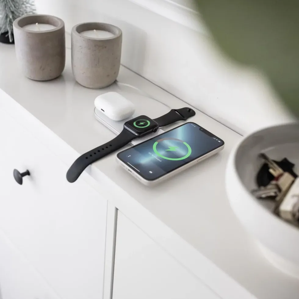 Vonmählen Aura Home 3-i-1 trådlös laddstation med MagSafe